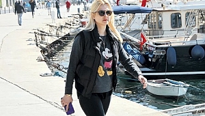 Sahilde yürüyüş