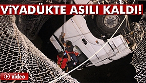 Viyadükte asılı kalan tırın sürücüsünü itfaiye kurtardı