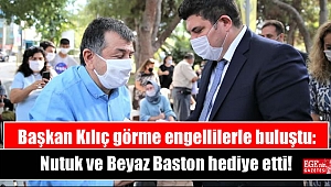 Başkan Kılıç görme engellilerle buluştu: Nutuk ve Beyaz Baston hediye etti