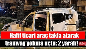 Hafif ticari araç takla atarak tramvay yoluna uçtu: 2 yaralı
