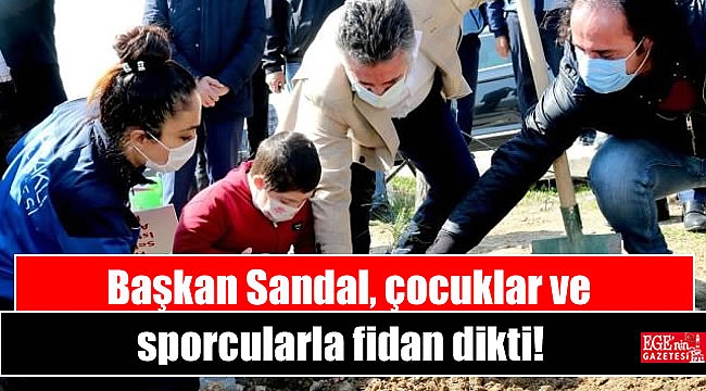 Başkan Sandal, çocuklar ve sporcularla fidan dikti