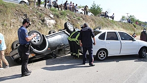 3 aracın karıştığı trafik kazasında 1'i çocuk 3 kişi yaralandı
