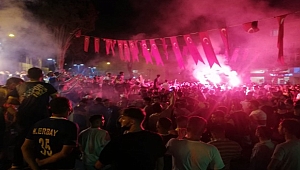 Bucalı taraftarlar şampiyonluğu kutladılar