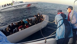 Yunanistan unsurlarınca Türk karasularına itilen 21 düzensiz göçmen kurtarıldı