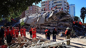 Depremde yıkılan Rıza Bey Apartmanı iddianamesinde 9 sanık için 20'şer yıl hapis istemi