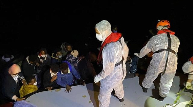 İzmir açıklarında Türk kara sularına itilen 32 sığınmacı kurtarıldı