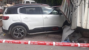 İzmir'de aracıyla seyir halindeyken silahlı saldırıya uğradı