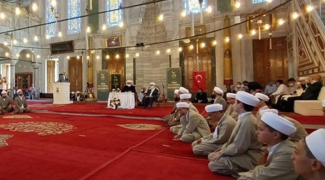 İstanbul'daki camide protokol koltuğu: Sosyal medyada gündem oldu