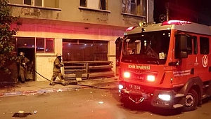 İzmir'de bir fırında patlamanın ardından çıkan yangın hasara neden oldu