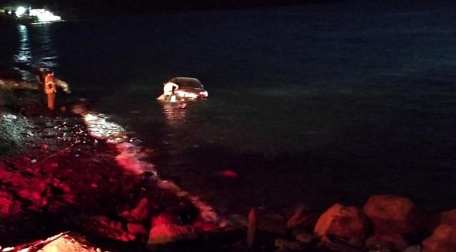 İzmir'de otomobil denize yuvarlandı: 1 yaralı