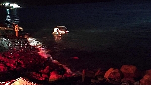 İzmir'de otomobil denize yuvarlandı: 1 yaralı