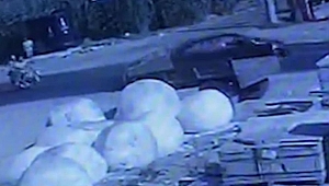 İzmir'de otomobil ile motosiklet çarpıştı