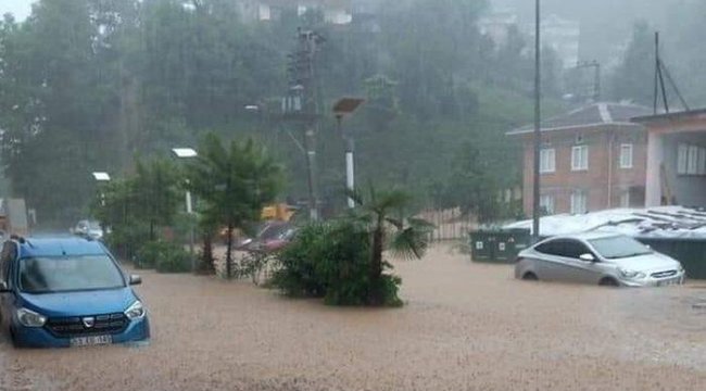 Rize'de şiddetli yağış ve heyelan: 1 kişi öldü, 3 kişi kayıp, 100'e yakın köy etkilendi