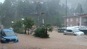 Rize'de şiddetli yağış ve heyelan: 1 kişi öldü, 3 kişi kayıp, 100'e yakın köy etkilendi