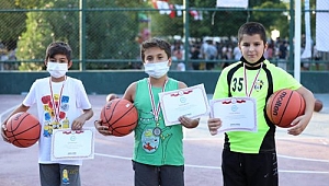 Bayraklı'da çocuklara hem spor hem eğlence
