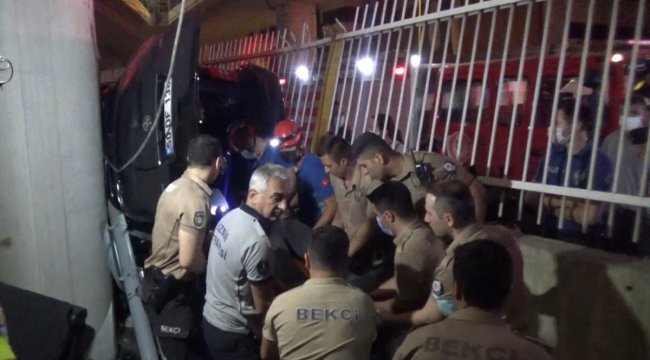 Bayraklı'da feci kaza: Araç viyadükten tren yoluna uçtu: 1 ölü, 5 yaralı