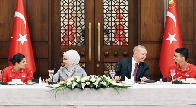 Erdoğan ailesinden Olimpiyat gururlarıyla akşam yemeği