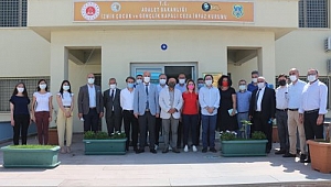 İZSİAD cezaevindeki çocuklara el uzatıyor