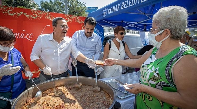 Konak'ta aşure bereketi paylaşıldı