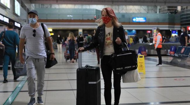 4 ay sonra ilk! İngiliz turistler yeniden Antalya'da