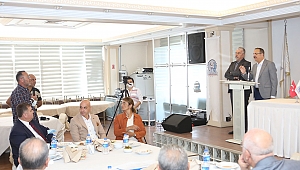 Ak Parti İzmir'den Esnafla kuru fasulye pilavlı sohbet