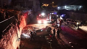 Buca'da dereye düşen otomobildeki 4 kişi yaralandı
