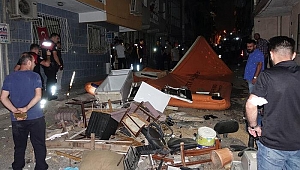 İzmir'de gergin gece! Evden çıkması istenilen kiracı mahalleyi ayağa kaldırdı