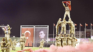 Subay ve Astsubay öğrencilerin mezuniyet töreninde, jandarmaların gösterileri nefes kesti