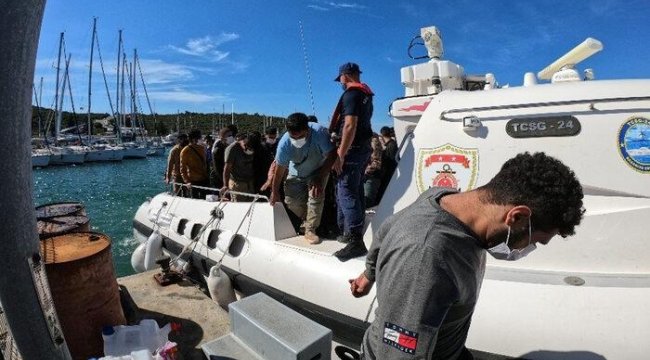 Yunanistan'ın geri ittiği göçmenler İzmir'de kurtarıldı