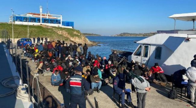 İzmir'de tekneye İHA'lı operasyon; 197 göçmen, 10 organizatör yakalandı