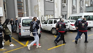 İzmir merkezli kargo dolandırıcılığı operasyonunda 5 şüpheli tutuklandı