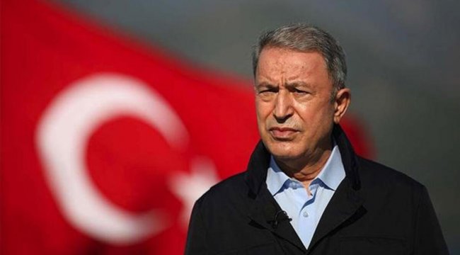 Bakan Akar beraberindeki komutanlarla sınır hattına gidiyor