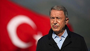 Bakan Akar beraberindeki komutanlarla sınır hattına gidiyor