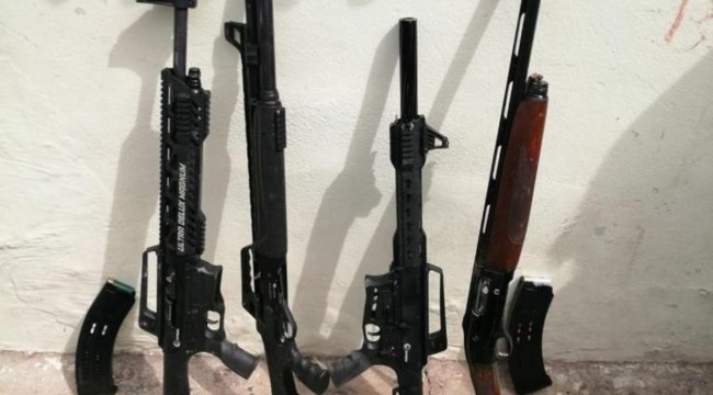 İzmir'de bir evin bahçesinde 4 pompalı tüfek bulundu