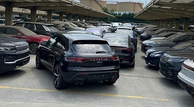 Lüks otomobiller gümrükte eskitiliyor