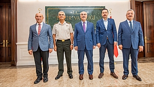 Başkan Soyer Valilik’teki bayramlaşma törenine katıldı