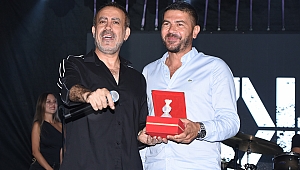 Haluk Levent Foça'da sahne aldı