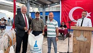 Büyükşehir’den Dikili’deki üreticiye yem desteği