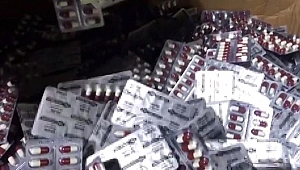 İzmir'de kamyonet kasasında 166 bin sentetik hap ele geçirildi