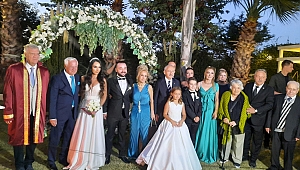 Kemal Kılıçdaroğlu, Gizem Bayır ve Cihan Karabey çiftinin nikah şahitliğini yaptı