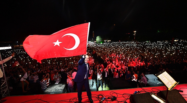 Tarihin en görkemli 9 Eylül kutlaması: İzmir’de yüzyılın gecesi yaşanacak 