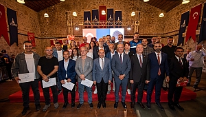 Başkan Soyer Zafer Yolu Yürüyüşü’ne katılanlara sertifikalarını verdi: “Her biriniz bu memleketin geleceğine yıldız oldunuz”