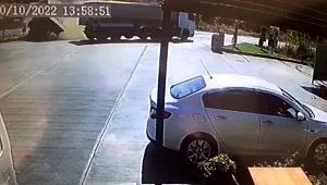 İş makinesi ve tırın karıştığı kazada 1 kişi hayatını kaybetti