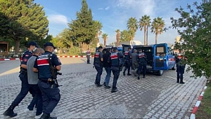 İzmir'de 86 kaçak göçmen yakalandı; 5 organizatöre gözaltı