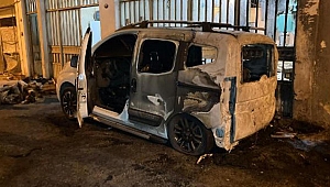 İzmir'de araç kundaklayıp kaçan şüpheliye suçüstü