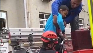 İzmir haberleri: İzmir'de aile sağlığı merkezinde korkutan yangın: 3'ü çocuk 13 kişi kurtarıldı