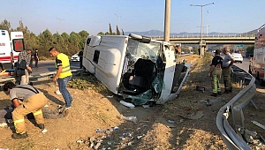 Kanser tedavisi gören hastaları taşıyan midibüs devrildi: 9 yaralı