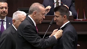 Rozetini Erdoğan taktı: Mehmet Ali Çelebi AK Parti'de