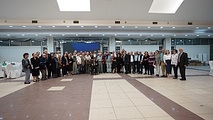 Seferihisar Belediyesi’nin yürütücülüğünde gerçekleşen ‘’Seferihisar’ın Çınarları-2’’ kitabının lansman etkinliğinde Seferihisar tarihine yön veren çınarlar bir araya geldi. 