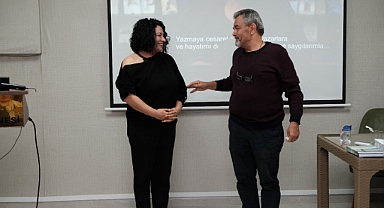 Edebiyat Söyleşileri programında Yayıncı - Yazar Nurcan Ezel Hümay ile öğretmeninin duygulandıran buluşması